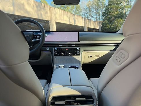 Used 2025 Genesis GV80 3.5T Advanced image 5