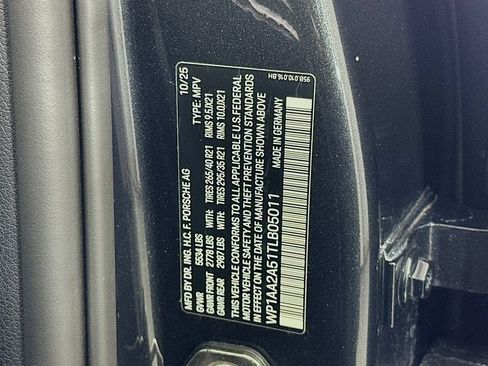 Certified 2026 Porsche Macan AWD/4WD image 36