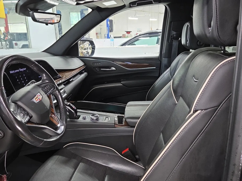 Used 2021 Cadillac Escalade Premium Luxury AWD/4WD image 5