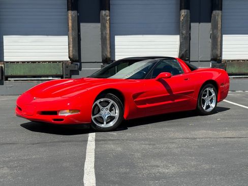 Used 2000 Chevrolet Corvette Coupe w/ Memory Pkg RWD image 8