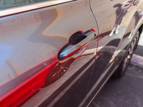 Used 2022 Toyota Highlander XLE image 16