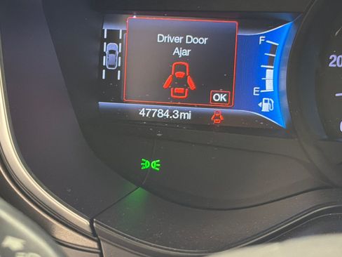 Used 2019 Ford Fusion SE FWD image 24