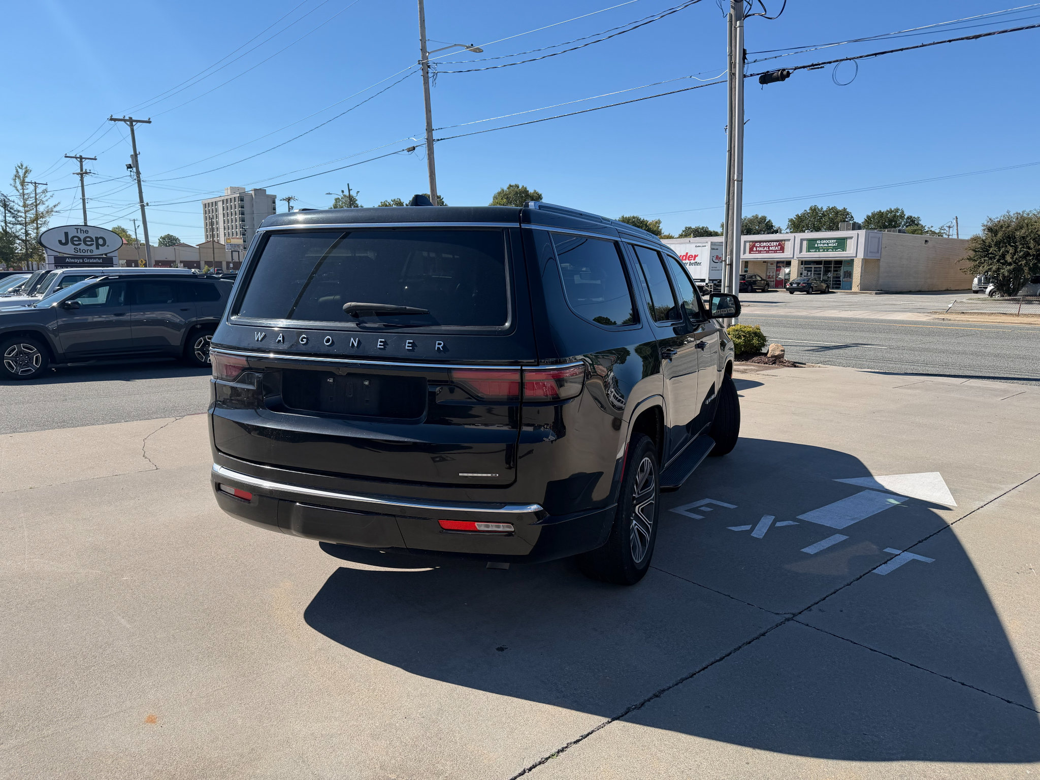 Certified 2024 Jeep Wagoneer Series II w/ Flexible Seating Group AWD/4WD image 6