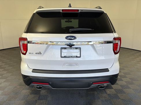 Used 2018 Ford Explorer XLT image 6