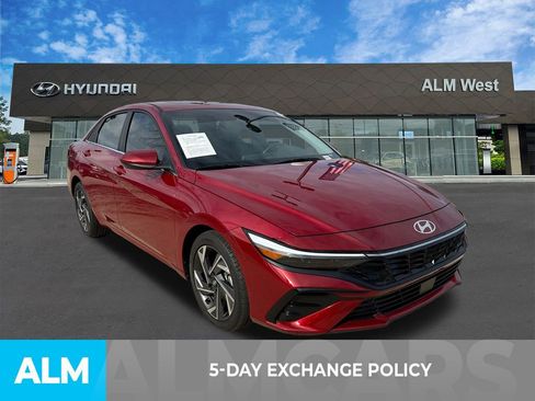 Used 2025 Hyundai Elantra SEL image 3