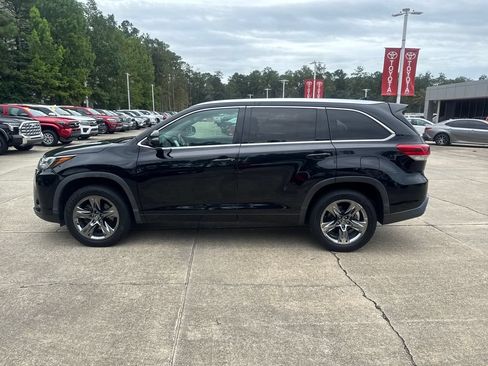 Used 2017 Toyota Highlander Limited Platinum FWD image 2