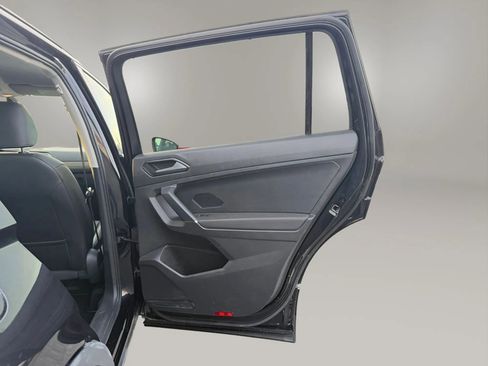 Used 2018 Volkswagen Tiguan SE image 39