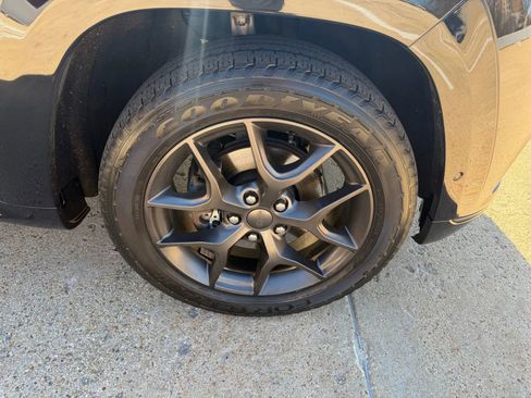 Used 2019 Jeep Grand Cherokee Limited X AWD/4WD image 12