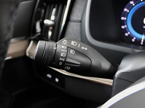 New 2025 Volvo XC90 T8 Core w/ Protection Package image 16