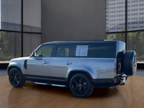 Used 2023 Land Rover Defender 130 X-Dynamic SE image 14