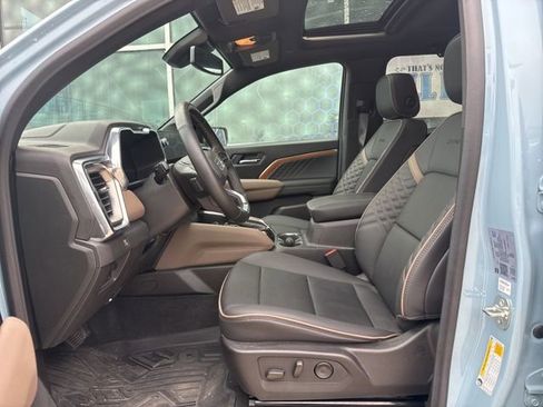 Used 2025 GMC Canyon Denali AWD/4WD image 8