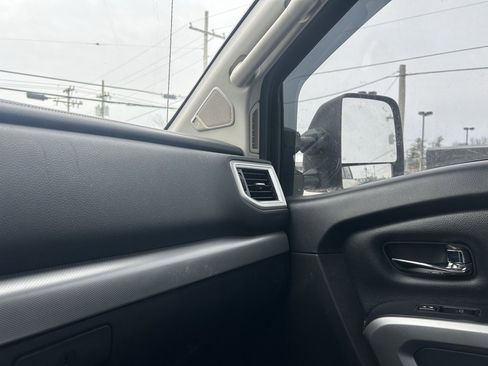 Used 2017 Nissan Titan PRO-4X image 23