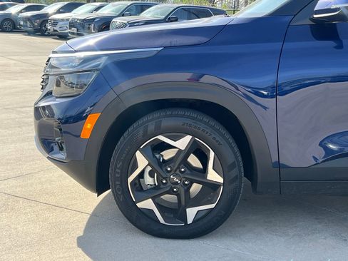 Used 2024 Kia Seltos EX image 10