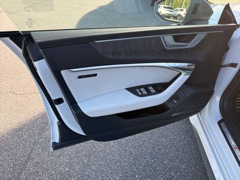 Used 2025 Audi RS 7 Performance image 12