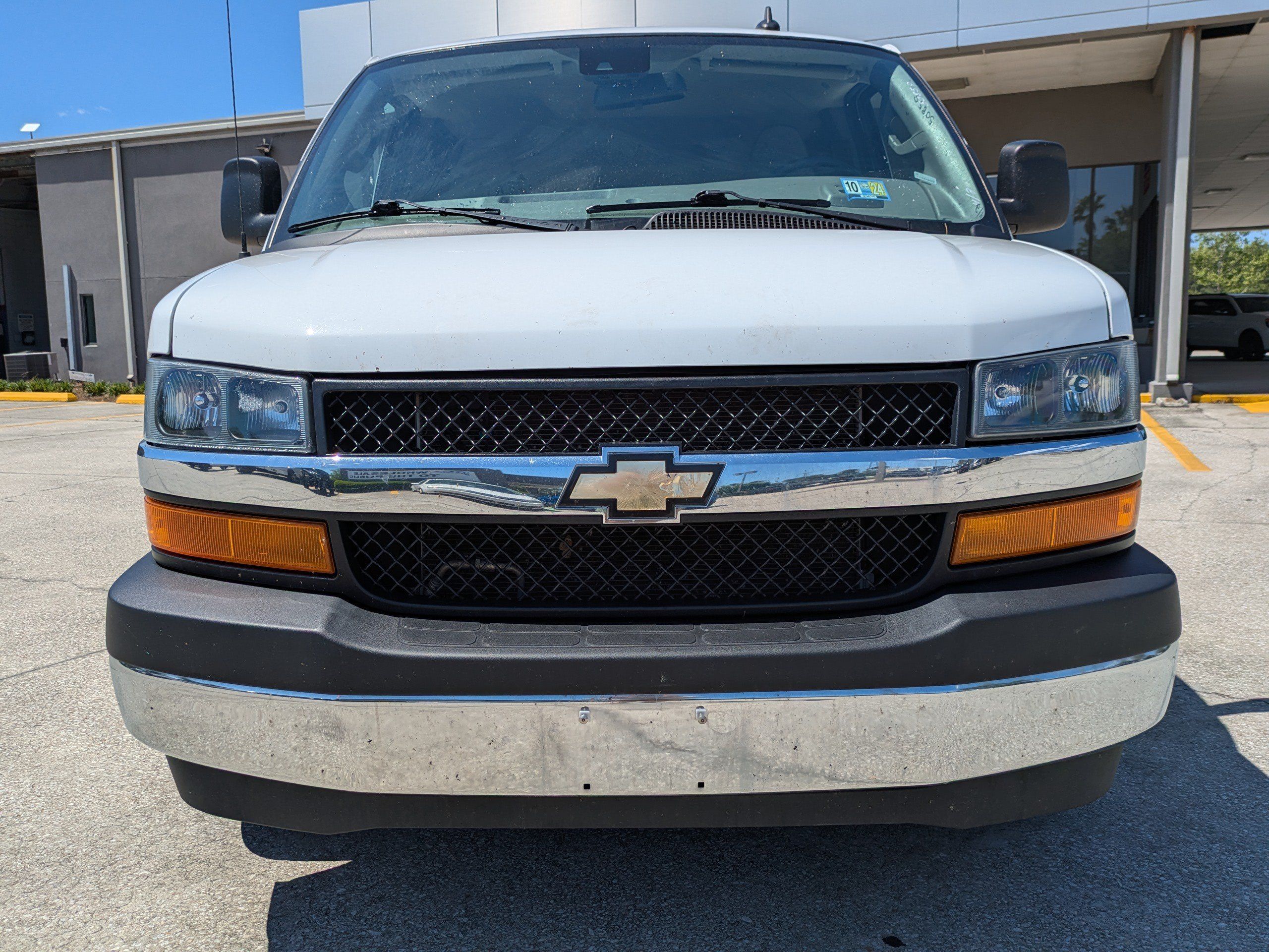 Used 2024 Chevrolet Express 3500 LT w/ LT Preferred Equipment Group RWD image 9