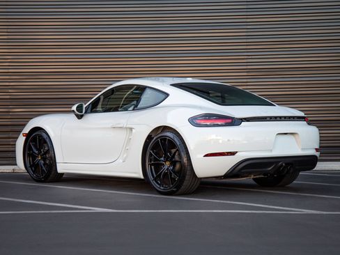 Certified 2024 Porsche 718 Cayman RWD image 3