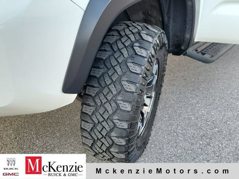 Used 2021 Toyota Tacoma TRD Off-Road w/ TRD Premium Off Road Package AWD/4WD image 33