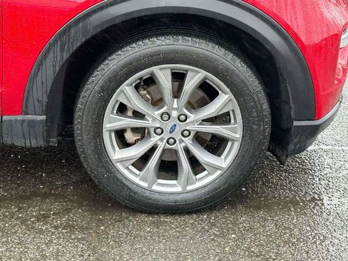 Used 2023 Ford Explorer XLT w/ Equipment Group 202A image 6