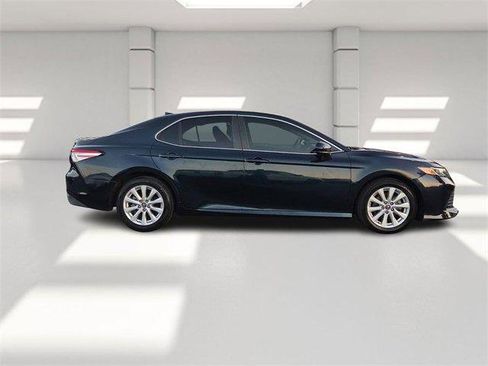 Used 2019 Toyota Camry LE image 6