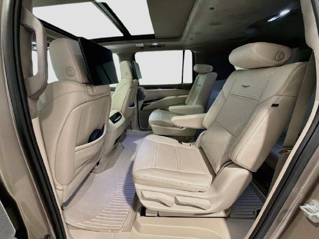 Used 2025 Cadillac Escalade ESV Premium Luxury Platinum AWD/4WD image 21
