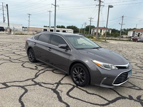 Used 2016 Toyota Avalon XLE FWD image 3