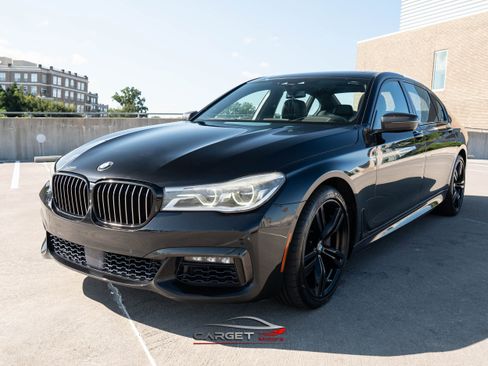 Used 2016 BMW 750i w/ M Sport Package image 3