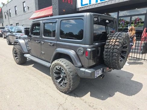 Used 2018 Jeep Wrangler Unlimited Sahara AWD/4WD image 2