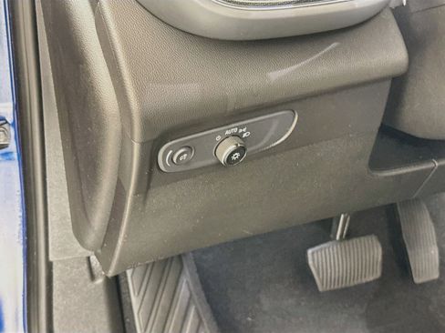 Used 2022 Buick Envision Essence w/ Safety Package FWD image 10