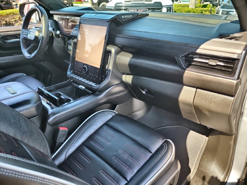 Used 2025 GMC Yukon XL AT4 Ultimate AWD/4WD image 29