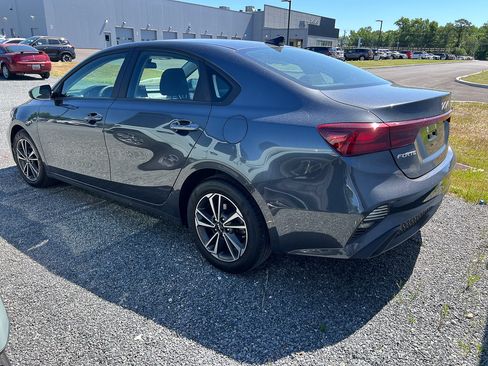 Used 2023 Kia Forte LXS FWD image 2