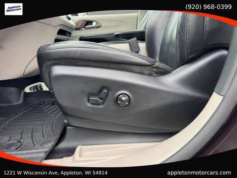 Used 2018 Chrysler Pacifica Touring-L Plus FWD image 13