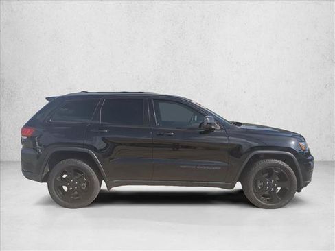 Used 2018 Jeep Grand Cherokee Laredo AWD/4WD image 4