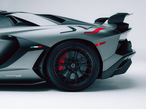 Used 2020 Lamborghini Aventador SVJ image 16