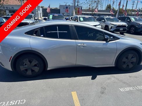 Used 2024 Toyota Prius LE FWD image 3