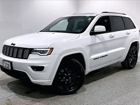 Used 2020 Jeep Grand Cherokee Altitude image 3