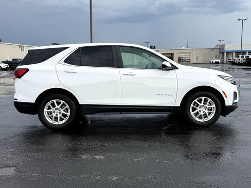 Used 2022 Chevrolet Equinox LT image 2