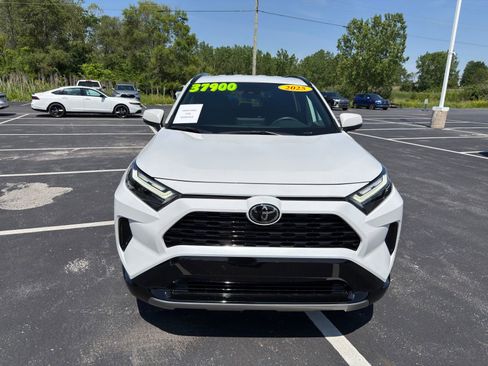 Used 2025 Toyota RAV4 SE AWD/4WD image 9