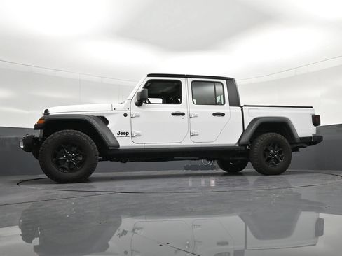 Used 2023 Jeep Gladiator Sport AWD/4WD image 33