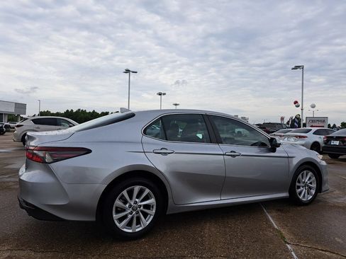 Used 2024 Toyota Camry LE FWD image 5