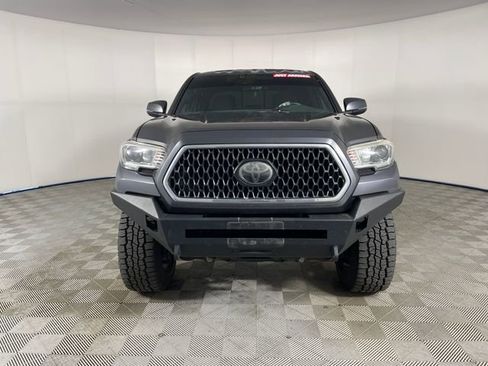 Used 2018 Toyota Tacoma TRD Off-Road w/ Technology Package AWD/4WD image 18