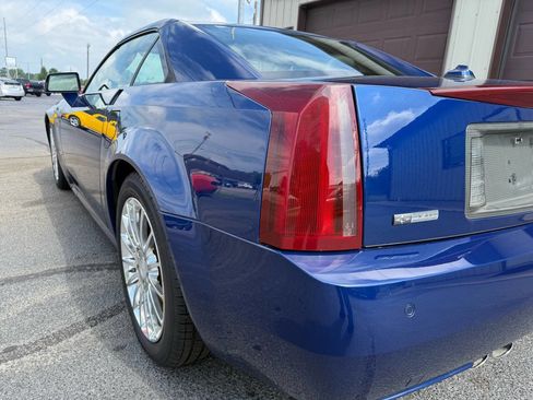 Used 2005 Cadillac XLR image 16