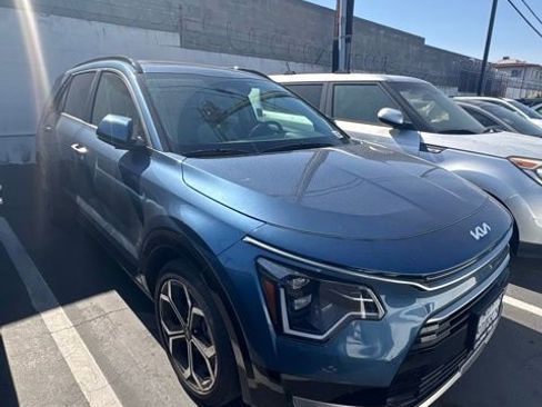 Certified 2025 Kia Niro SX Touring FWD image 3