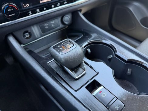 Used 2025 Nissan Rogue SV FWD image 43