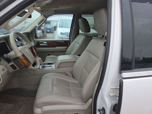 Used 2011 Lincoln Navigator 4WD image 8