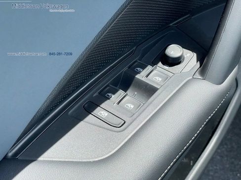 Certified 2025 Volkswagen Tiguan SE AWD/4WD image 22