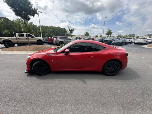 Used 2017 Toyota 86 RWD image 9