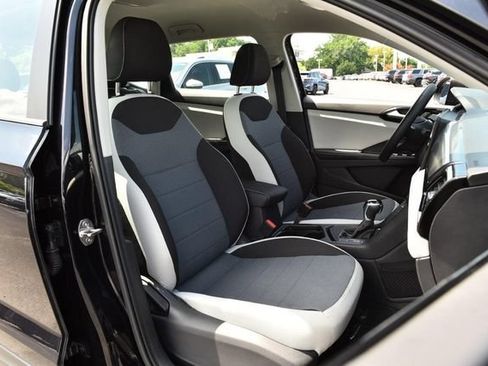 Certified 2025 Volkswagen Taos S FWD image 19