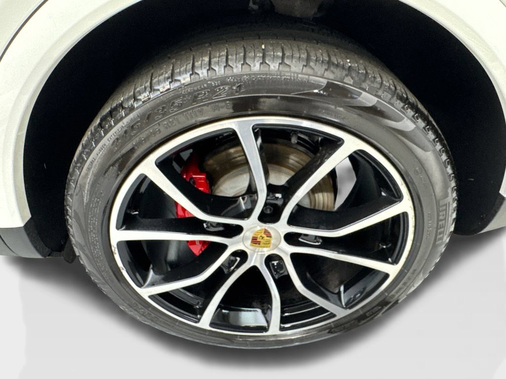 Used 2022 Porsche Cayenne w/ Premium Package AWD/4WD image 79
