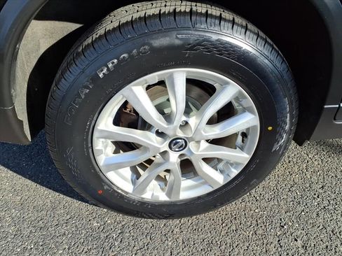 Used 2017 Nissan Rogue SV image 7