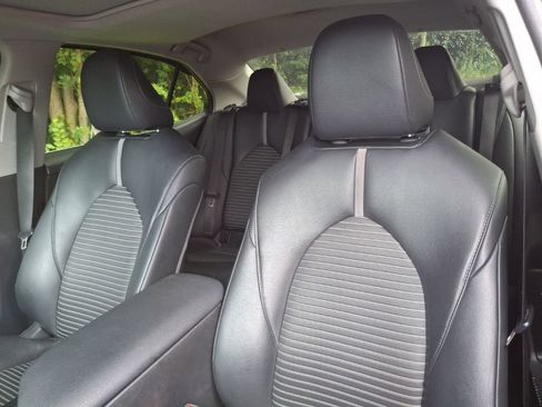 Used 2018 Toyota Camry SE w/ Audio Package FWD image 11